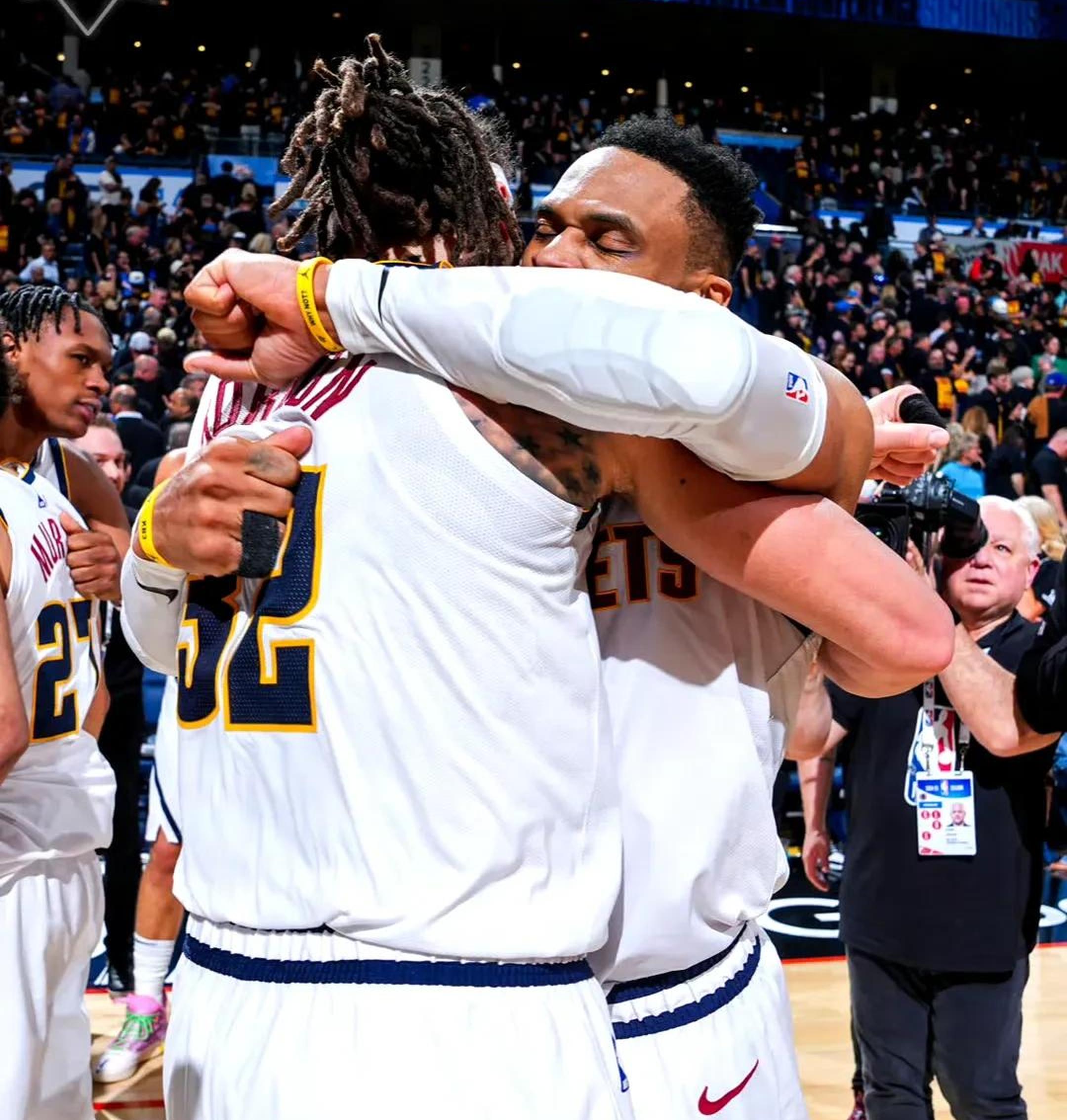 德罗巴在掘金比赛中大比分领先，战术调整引发热议！