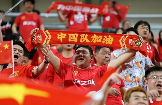 Uzi伤愈复出，爆冷首场表现抢眼，中国队球迷欢呼！