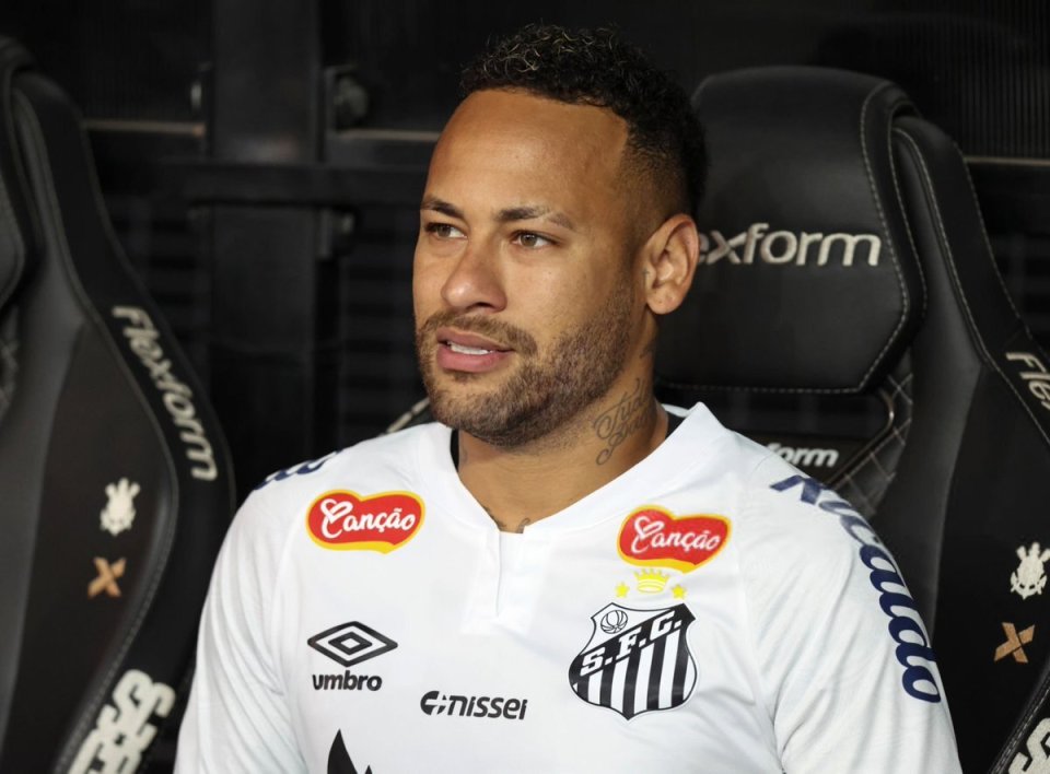 内马尔爆冷击败塞尔维亚队，刷新纪录震惊全场！