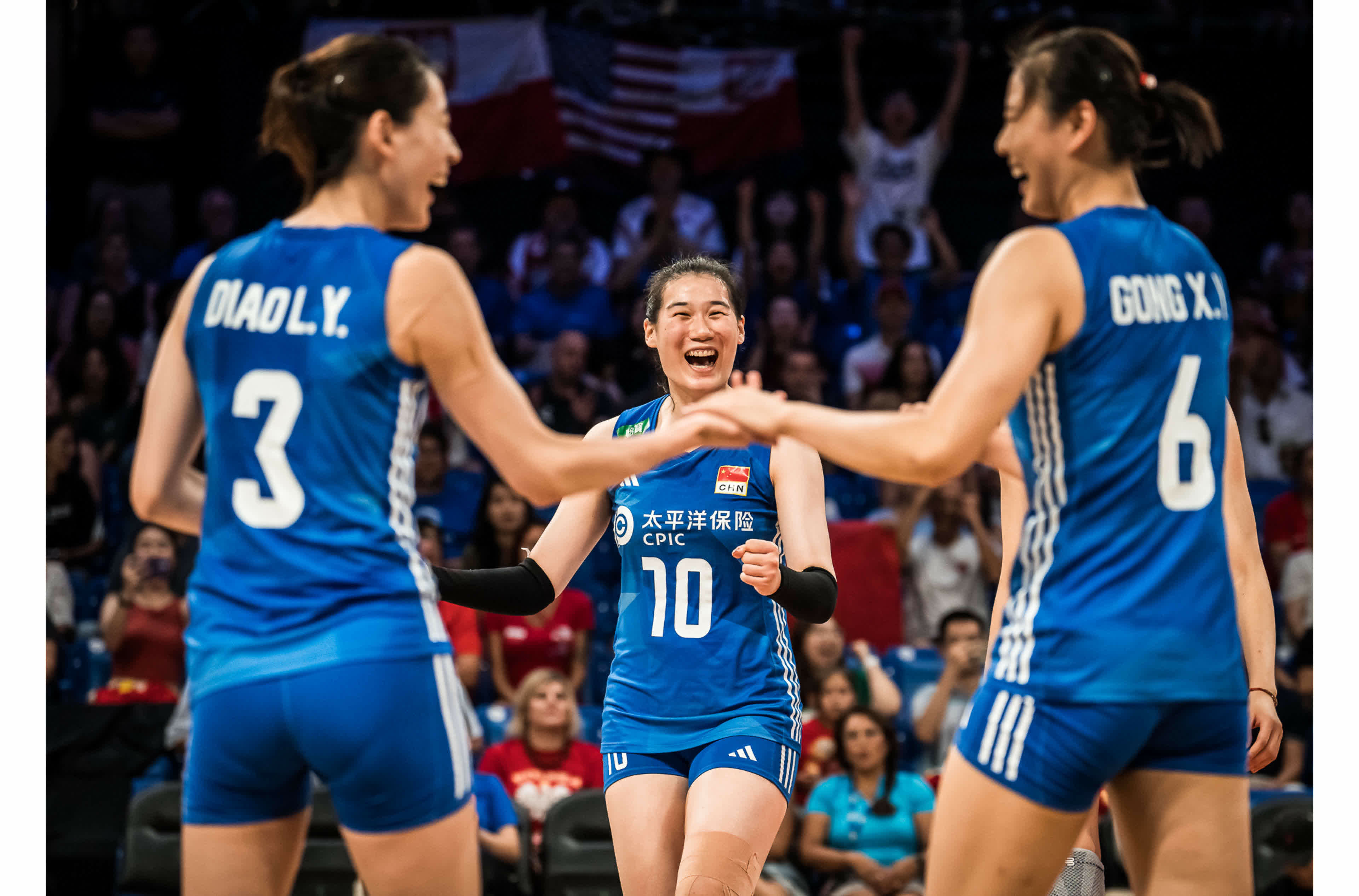 国乒回归回归闪耀表现，中国女排球迷集体呐喊的简单介绍