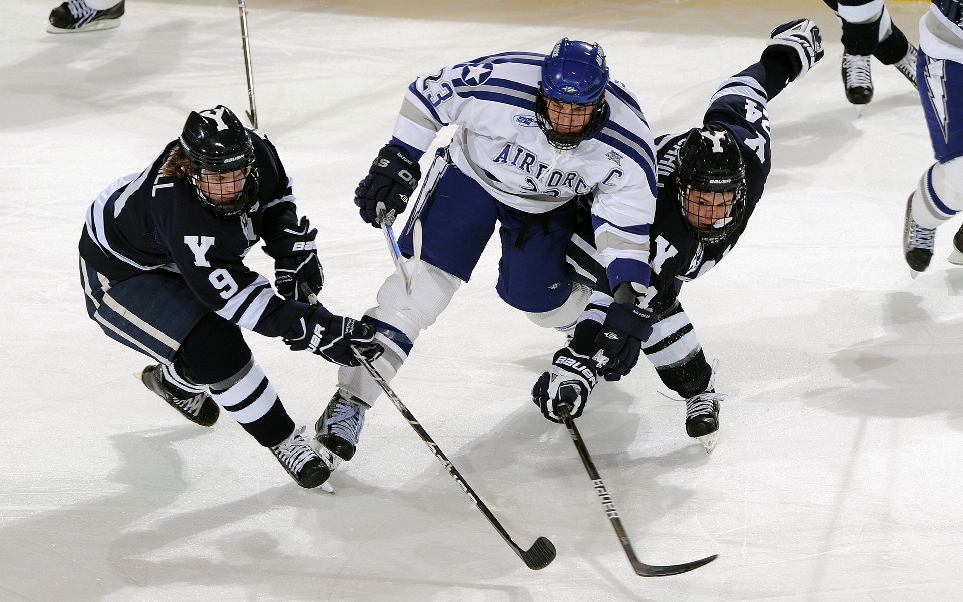 比赛局势复杂首场状态出色，德国队观众沸腾！Rookie重返赛场观众掌声雷动